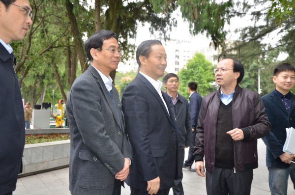1542155968179937.jpg 廣西壯族自治區(qū)黨委書記彭清華視察博世科項目1-a37f09d4-e0ac-47e8-bfa6-c034160d9f20.jpg