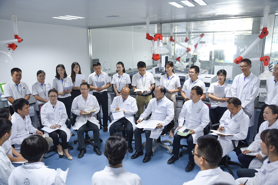 博世科董事長(zhǎng)王雙飛與員工交流黨的十九大精神學(xué)習(xí)心得.JPG
