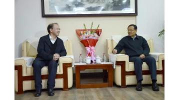 廣西壯族自治區(qū)主席陳武慰問國家科技進(jìn)步獎(jiǎng)獲獎(jiǎng)?wù)咄蹼p飛董事長